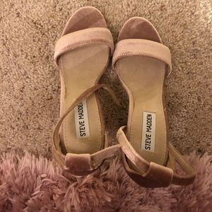 Steve Madden Carrson Sandals in Pink Velvet